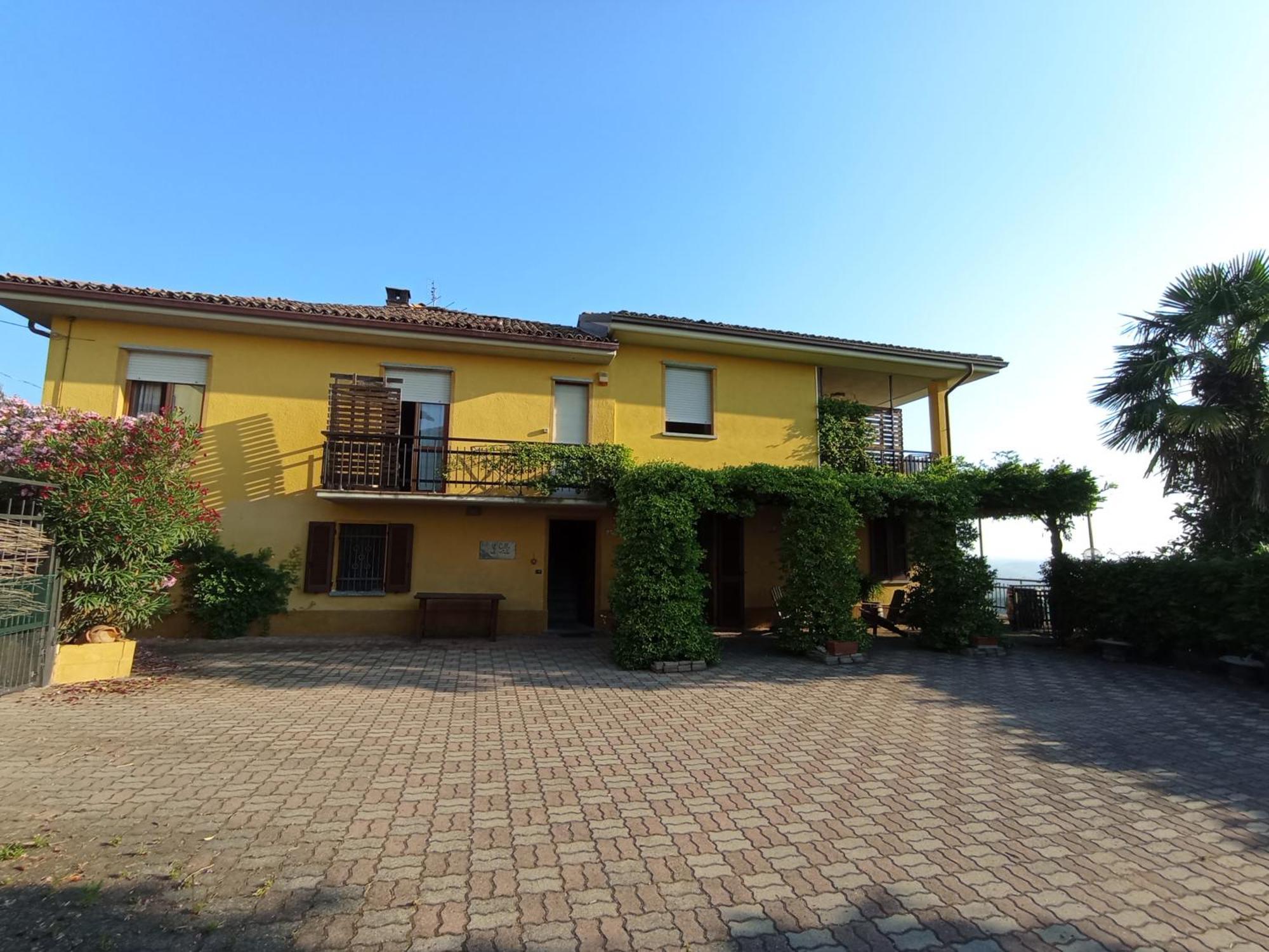Casa Vacanza Il Colle Del Vento Calosso Екстер'єр фото