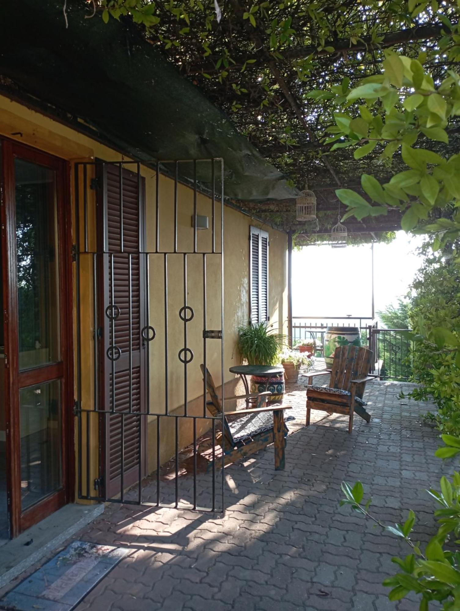 Casa Vacanza Il Colle Del Vento Calosso Екстер'єр фото